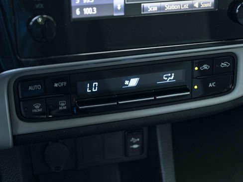 Used 2019 Toyota Corolla LE w/ Body Protection Package FWD image 32