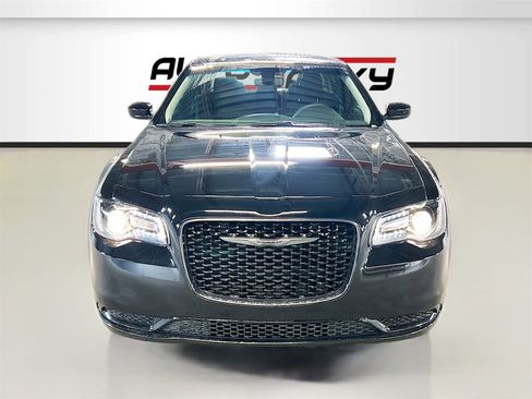 Used 2023 Chrysler 300 Touring w/ Sport Appearance Package image 2