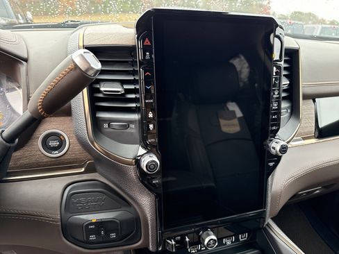 New 2025 RAM 2500 Limited image 32