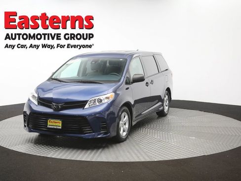 Used 2019 Toyota Sienna L FWD image 53