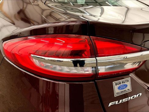 Used 2017 Ford Fusion SE image 28