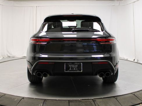 Certified 2025 Porsche Macan image 8