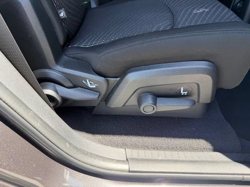 Used 2020 Dodge Journey SE w/ SE Popular Equipment Group FWD image 34