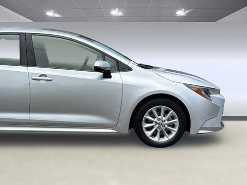 Used 2020 Toyota Corolla LE w/ LE Convenience Package FWD image 33