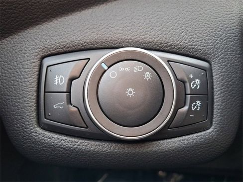 Certified 2018 Ford Escape SE w/ SE Sport Appearance Package image 23