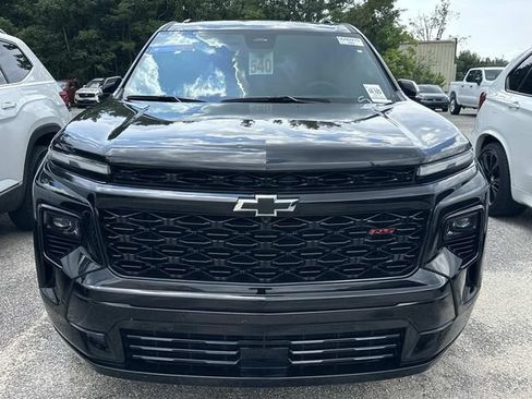 Used 2024 Chevrolet Traverse RS FWD image 2