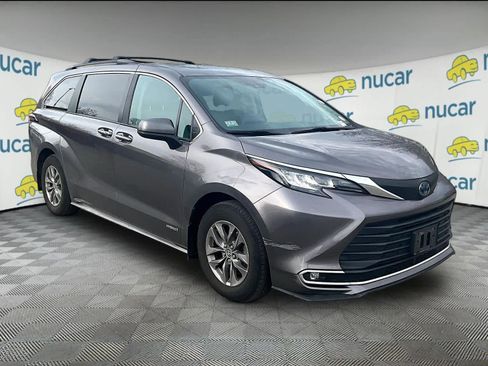 Certified 2021 Toyota Sienna XLE w/ XLE Plus Package image 1