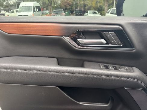 Used 2025 GMC Yukon XL Denali image 15