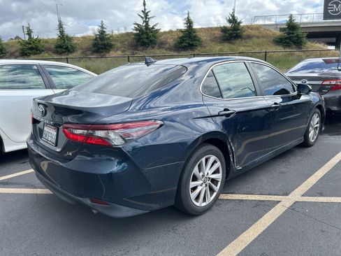 Used 2021 Toyota Camry LE w/ Convenience Package image 4
