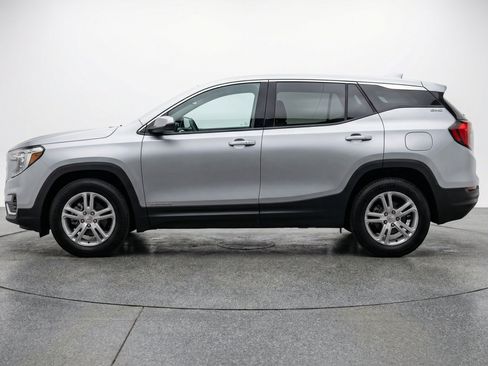 Used 2024 GMC Terrain SLE FWD image 5