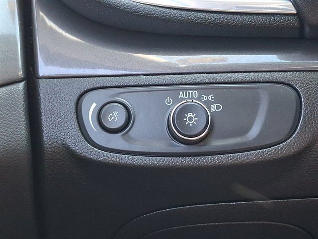Used 2022 Buick Encore Preferred w/ Safety Package AWD/4WD image 25