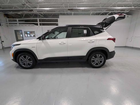 Certified 2023 Kia Seltos S AWD/4WD image 12