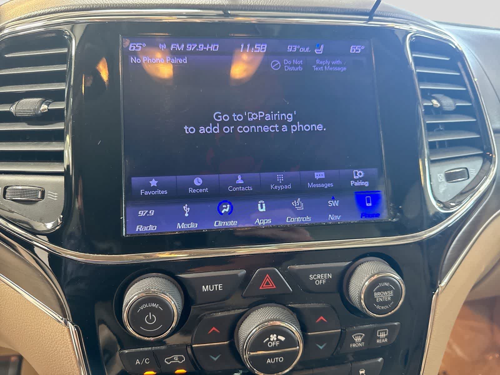 Used 2019 Jeep Grand Cherokee Overland AWD/4WD image 33