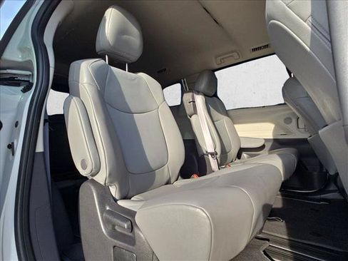 Used 2022 Toyota Sienna XLE FWD image 20