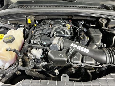 Used 2023 Jeep Grand Cherokee Laredo AWD/4WD image 27
