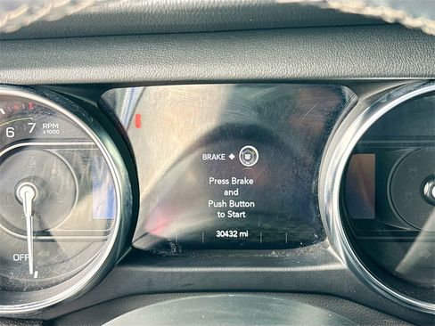 Used 2022 Jeep Wrangler Unlimited Sahara image 13