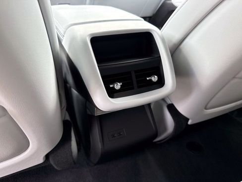 Used 2024 Cadillac Lyriq Luxury AWD/4WD image 16