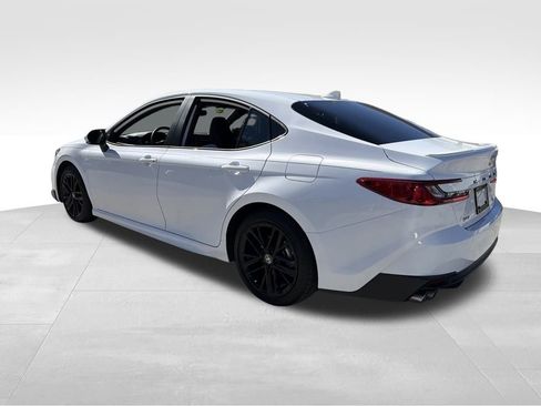 Used 2025 Toyota Camry SE w/ Convenience Package image 5