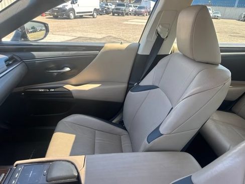 Used 2019 Lexus ES 300h w/ Accessory Package 2 FWD image 41
