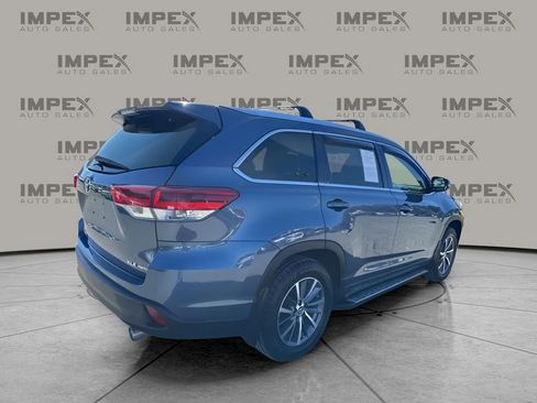 Used 2018 Toyota Highlander image 5