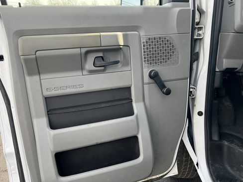 Used 2014 Ford E-350 and Econoline 350 Super Duty image 14