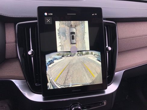 New 2026 Volvo XC90 T8 Plus w/ Protection Package Premier image 24