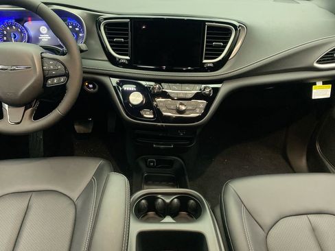 New 2026 Chrysler Pacifica Select w/ S Appearance Package image 18