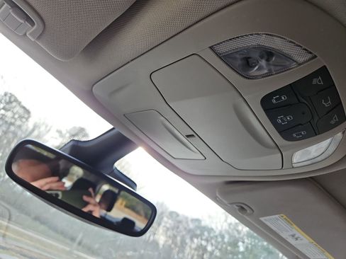 Used 2024 Chrysler Pacifica Touring-L image 29