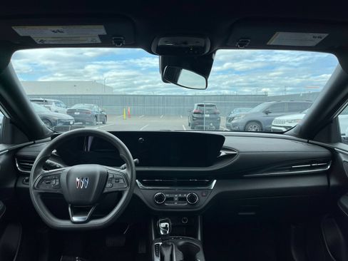 Used 2025 Buick Envista Preferred FWD image 33