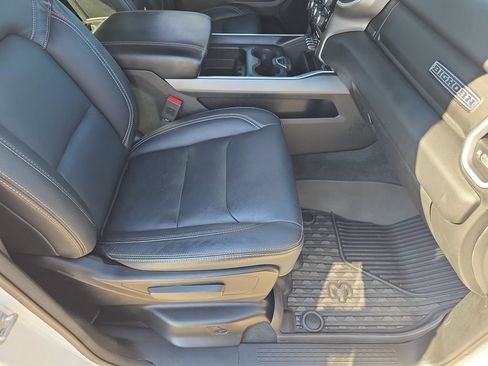 Used 2022 RAM 1500 Big Horn w/ Night Edition AWD/4WD image 10