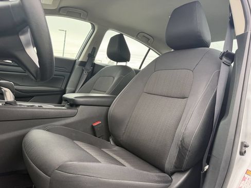Used 2024 Nissan Altima 2.5 SV FWD image 12