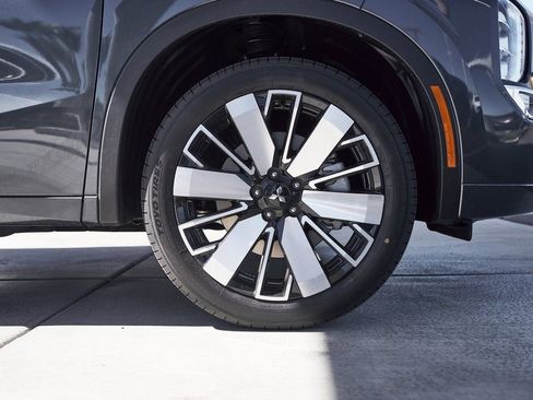 Used 2025 Mitsubishi Outlander SEL image 10