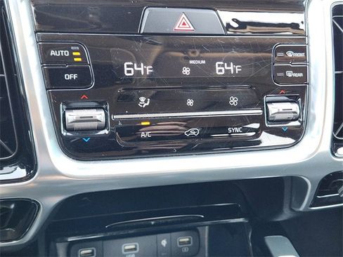 Used 2021 Kia Sorento SX image 19