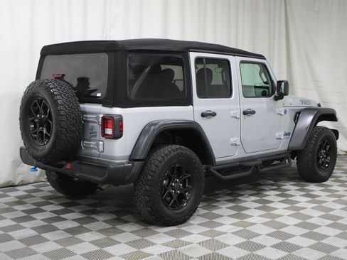 Used 2024 Jeep Wrangler Unlimited AWD/4WD image 25