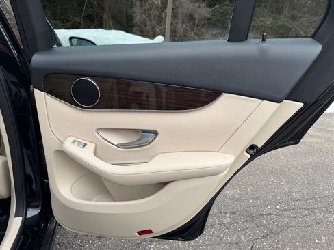 Used 2018 Mercedes-Benz GLC 300 4MATIC image 25