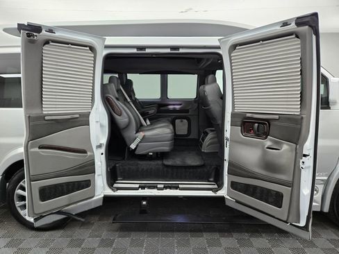 Used 2021 Chevrolet Express 2500 w/ Enhanced Convenience Package image 31