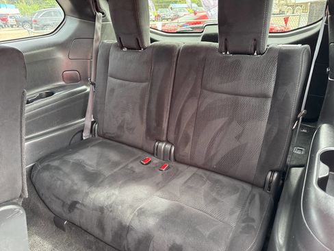 Used 2016 Nissan Pathfinder SV w/ SV Cold Weather Package image 16