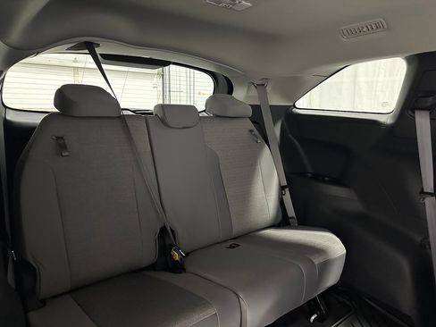 Used 2025 Toyota Sienna LE FWD image 55