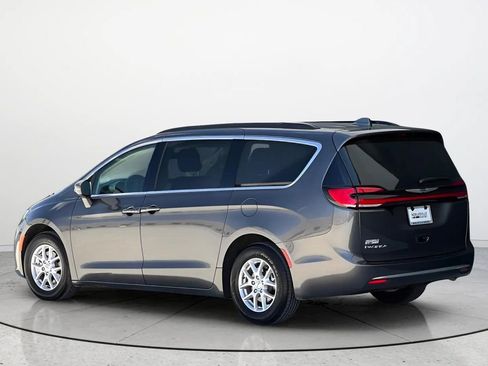 Used 2022 Chrysler Pacifica Touring-L FWD image 2