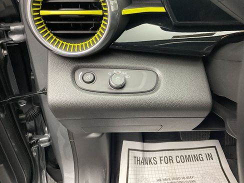 Certified 2025 Chevrolet Trax ACTIV FWD image 13