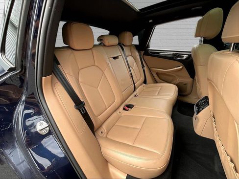 Used 2023 Porsche Macan AWD/4WD image 21