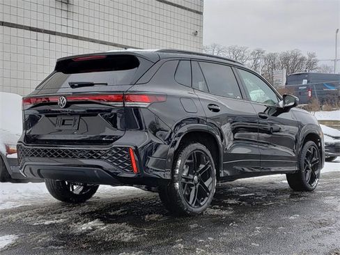 New 2026 Volkswagen Tiguan SE R-Line image 3