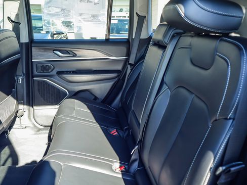 Used 2022 Jeep Grand Cherokee Limited 4xe image 18