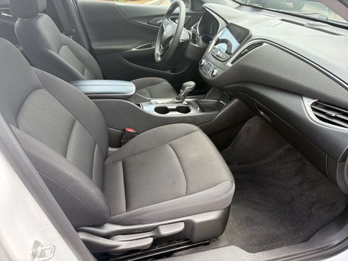 Used 2025 Chevrolet Malibu LT FWD image 24