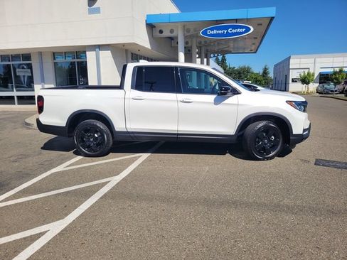 New 2026 Honda Ridgeline Black Edition image 4