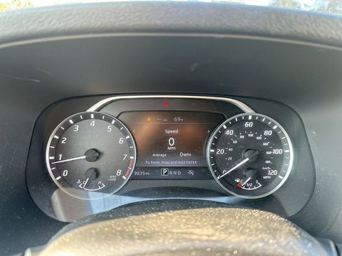 Used 2024 Nissan Frontier SV image 17