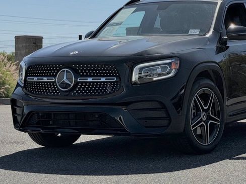 Used 2023 Mercedes-Benz GLB 250 image 3