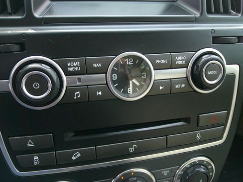 Used 2013 Land Rover LR2 image 26