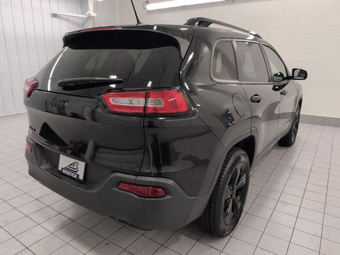Used 2016 Jeep Cherokee Sport w/ Cold Weather Group AWD/4WD image 19