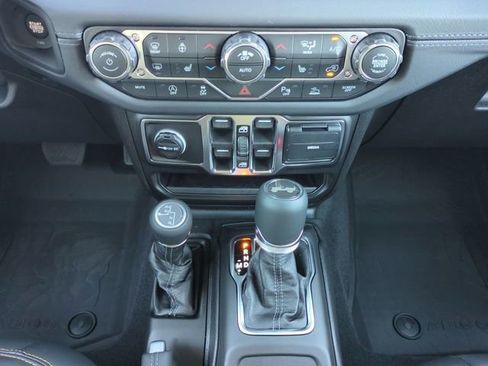 New 2026 Jeep Wrangler Unlimited Sahara AWD/4WD image 19